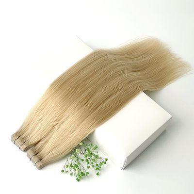 Le vrai ruban adhésif pour cheveux humains Remy dans les extensions capillaires pour une application sans tracas